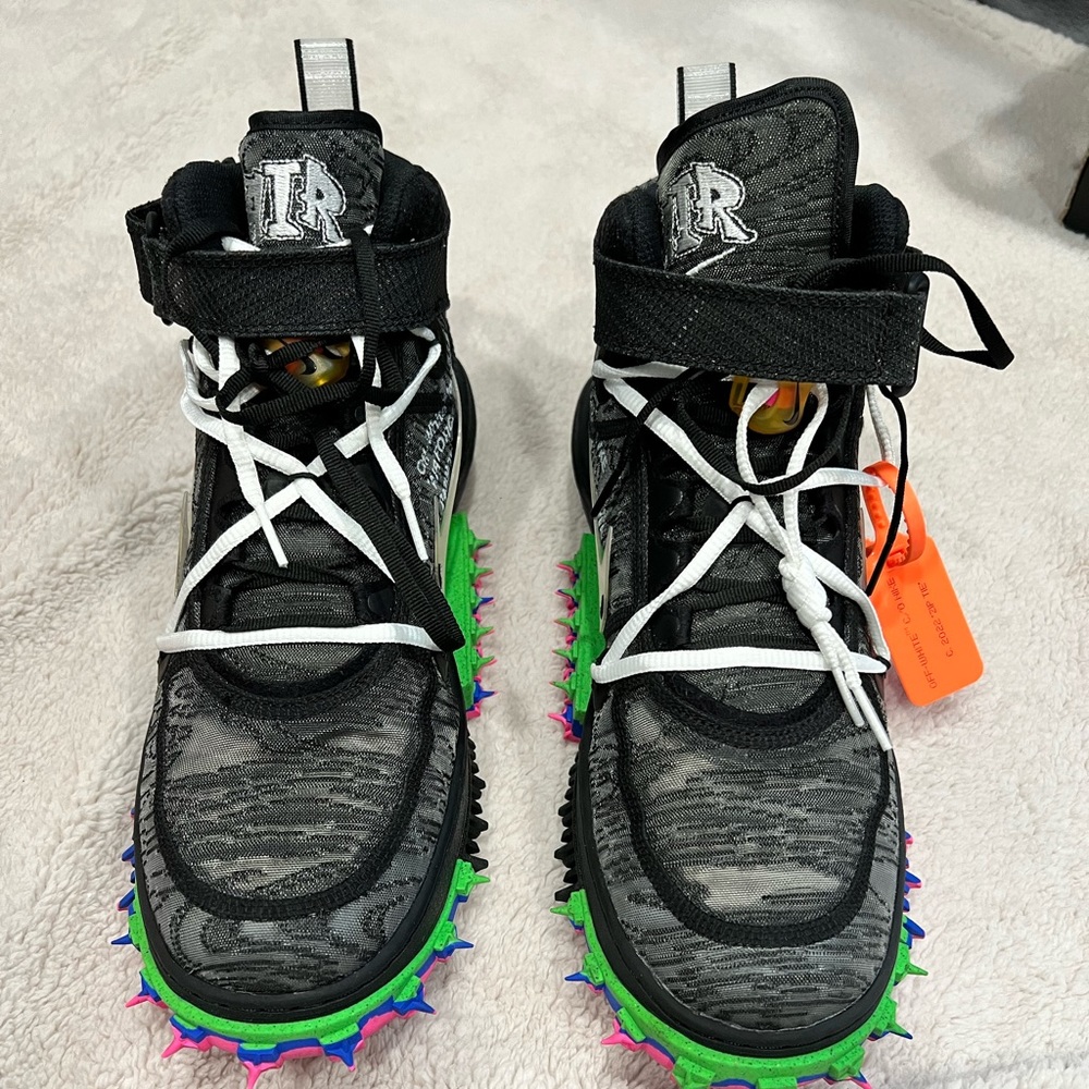 OFF WHITE X NIKE COLLAB